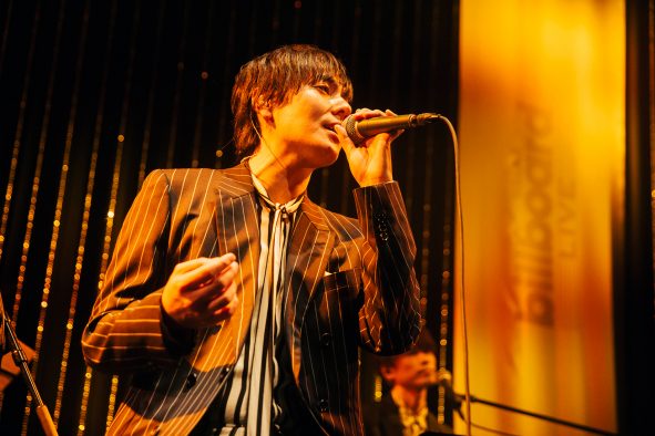 flumpool、初のアコースティックセットでのツアーが地元・大阪で開幕！「大人な冒険を楽しんで！」