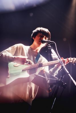 崎山蒼志、東名阪ツアー『Face To Time Case』完走！ 盟友・石崎ひゅーいのサプライズ登場も