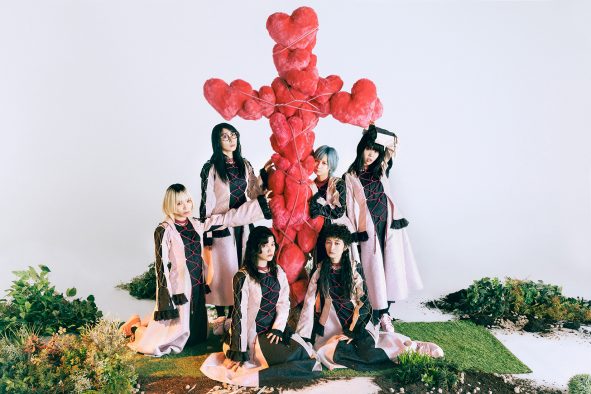 BiSH、ピンクを全体的に使用した新衣装が目を引く新アーティストビジュアル解禁