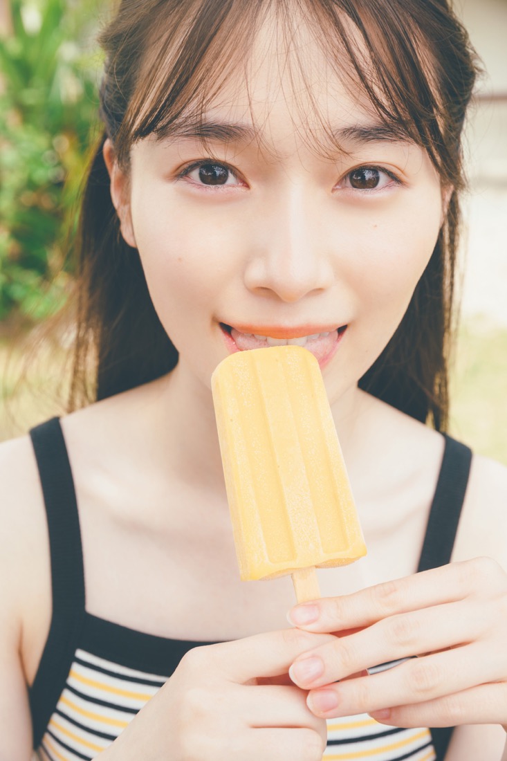 櫻坂46・守屋麗奈、1st写真集封入用のポストカード2枚目を公開 - 画像一覧（1/2）