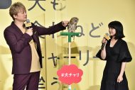 香取慎吾、主演映画に出演したフクロウとの間に微妙な空気!?「鳥と人生で接したことってありますか？」 - 画像一覧（2/5）