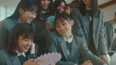 乃木坂46、5期生が“時計ダンス”を披露する「17分間」MV公開 - 画像一覧（4/6）