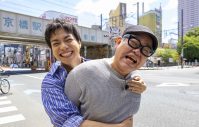 重岡大毅（ジャニーズWEST）が兵動大樹（矢野・兵動）と大阪・京橋でぶらりロケ！ キックボクシングの腕前も披露 - 画像一覧（3/3）