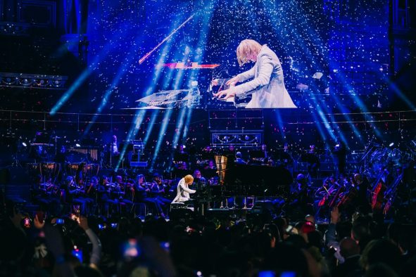 【ライブレポート】YOSHIKI、英ロイヤルアルバートホールに降臨！ スタンディングオベーションと大歓声が鳴りやまず