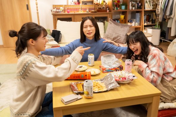 朝日奈央×関水渚×石井杏奈トリプル主演ドラマ『ブラックガールズトーク』、EDテーマがONE N’ ONLY「TALKIN’」に決定