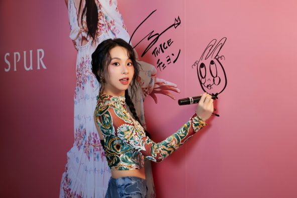 【レポート】TWICEチェヨン、自身のビジュアルが展示された『ETRO x CHAEYOUNG PHOTO GALLERY』を訪問