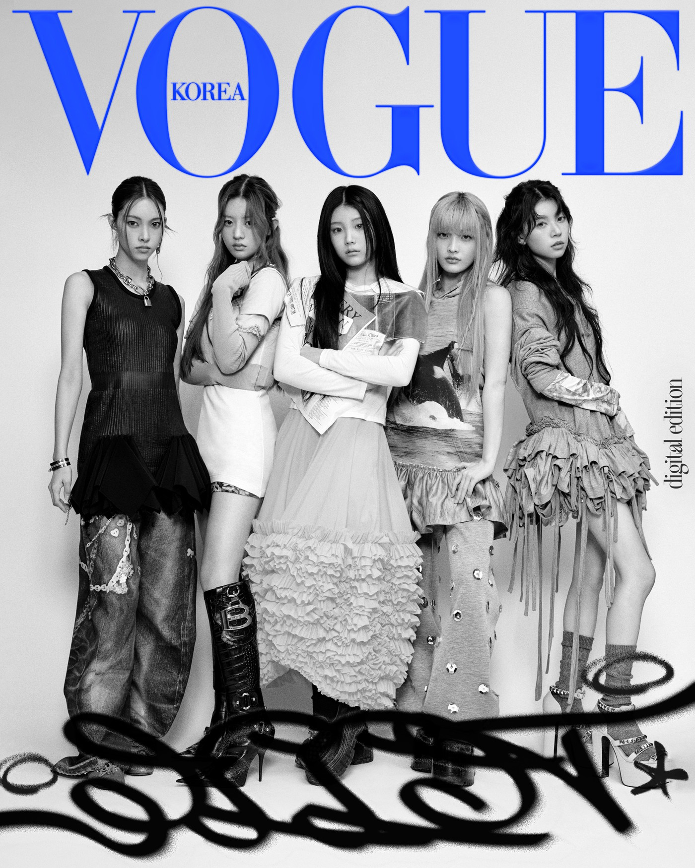 ILLIT『VOGUE KOREA』11月号のデジタル表紙を飾る！異国的な雰囲気のなかで“悪童姫”に変身 - 画像一覧（4/4）