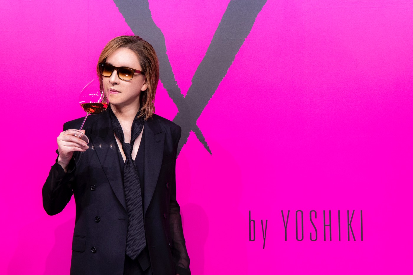 YOSHIKIプロデュース新作ロゼワイン「Y by YOSHIKI」が驚異的な出荷数！「ロゼ市場に革命が起こった」 - 画像一覧（1/7）