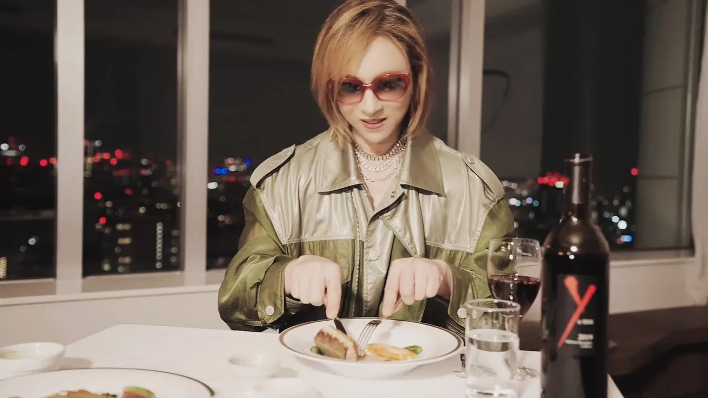 YOSHIKIがただ食べている様子が映し出されている動画シリーズ「YOSHIKI eats」第2弾公開