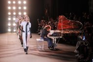 YOSHIKIのハイファッションブランドがパリデビュー！ランウェイショーの様子を収めた動画の完全版が公開 - 画像一覧（1/1）