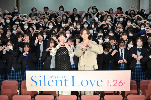 【レポート】 山田涼介＆浜辺美波のサプライズ登場に女子生徒350人が絶叫！「かわいい！」「カッコいい！」「大好き！」