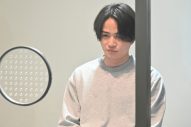 菊池風磨演じる“青鬼”が『新空港占拠』にまさかの再登場！ 櫻井翔演じる武蔵刑事と対峙 - 画像一覧（3/3）