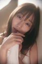 須田亜香里、最新写真集タイトルは『pluie』！シャワールームでの場面を含む6枚の先行カット公開 - 画像一覧（1/6）