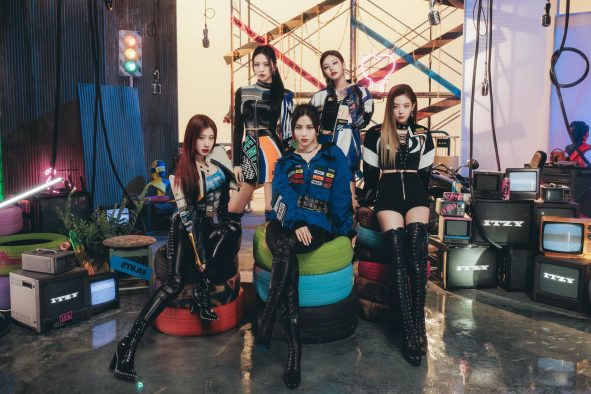 TWICEの妹分・ITZY、初の日本オリジナル曲となる1stシングル「Voltage」のリリースが決定