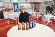 YOSHIKI、“リアルゴールド X/Y”の合計出荷本数が2,900万本を突破 - 画像一覧（1/4）