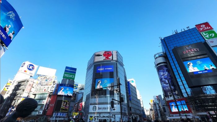 YOASOBI「HEART BEAT」×山科ティナのイラストによるスペシャルムービーが渋谷をジャック