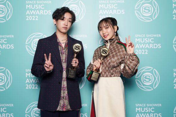 『SPACE SHOWER MUSIC AWARDS 2022』にて、YOASOBIが二冠、藤井風が三冠を達成