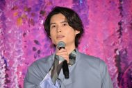 神木隆之介＆松村北斗、イヤホンホリックを告白。「話が止まらなくなって…」 - 画像一覧（6/7）