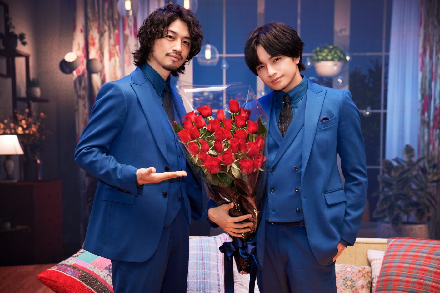 斎藤工 中島健人 Sexy Zone の28歳の誕生日を28本の薔薇の花束で祝福 セクシーサンキュー The First Times