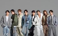 FANTASTICS、ニューシングル「PANORAMA JET」のジャケット写真を公開！ 9色のロゴでカラフルな未来を表現 - 画像一覧（1/2）