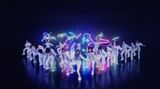 AKB48、有機的に波打つLEDの光が特徴的な「元カレです」MVを公開 - 画像一覧（21/23）