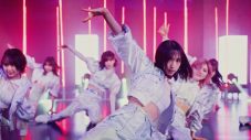 AKB48、有機的に波打つLEDの光が特徴的な「元カレです」MVを公開 - 画像一覧（19/23）