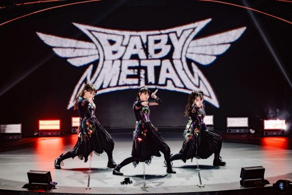 BABYMETAL、SU-METAL×MOAMETAL×MOMOMETALの3人体制で新章がスタート！「すべてが終わり、すべてが始まる」