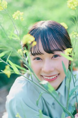 日向坂46・四期生のグラビアを毎日ひとりずつ公開していく「四期生のぽかぽか写真館」。5人目は東京都出身の18歳、石塚瑶季