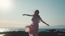 生田絵梨花、初めて作詞・作曲を手掛けた「No one compares」MV公開。YouTubeライブも決定 - 画像一覧（2/2）