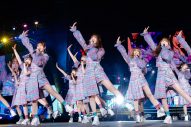 【ライブレポート】日向坂46、横浜スタジアム3days公演が大盛況！齊藤京子卒業コンサートには、ヒコロヒーがサプライズ出演 - 画像一覧（22/54）