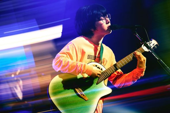 【ライブレポート】崎山蒼志『band tour 2024“春の滲み”』を完走！最後はハンドマイクを持ち、客席へ