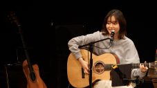 藤原さくら、ニューアルバム『AIRPORT』収録曲「話そうよ」の弾き語りライブ映像公開 - 画像一覧（2/2）