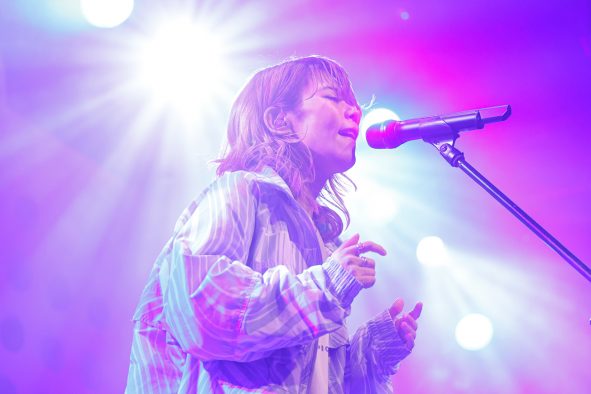 ロザリーナ、約2年ぶりのワンマンライブ。多彩な音楽性とシンガーとしての魅力が溢れた夜。デビュー5年目のステージをレポート