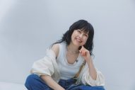 岸谷香、デビュー40周年ライブツアーの最終公演の模様がエムオン!にて独占生中継 - 画像一覧（1/1）