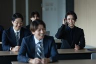 【レポート】“誘拐犯”亀梨和也VS“最恐の敵”渡部篤郎！ドラマ『ゲームの名は誘拐』初対面の緊迫対峙シーンの撮影現場レポート公開 - 画像一覧（1/4）