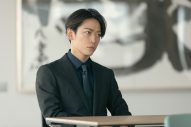 【レポート】“誘拐犯”亀梨和也VS“最恐の敵”渡部篤郎！ドラマ『ゲームの名は誘拐』初対面の緊迫対峙シーンの撮影現場レポート公開 - 画像一覧（2/4）