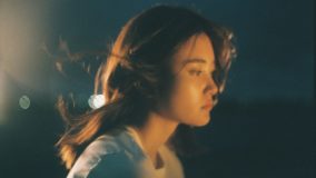 由薫、ドラマ『笑うマトリョーシカ』主題歌「Sunshade」MV公開