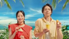 広瀬すず×山下智久、夏の装いでマックカフェの新TVCMに再登場！「フラッペしちゃった（ハート）」 - 画像一覧（27/27）