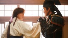 映画『THE LEGEND & BUTTERFLY』より、木村拓哉×綾瀬はるかによる“一触即発”の場面写真公開 - 画像一覧（1/1）