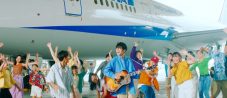 川崎鷹也、ANAとコラボした「FLY HIGH」MV公開！ 総勢25名のダンサー＆ANA社員が参加 - 画像一覧（4/5）