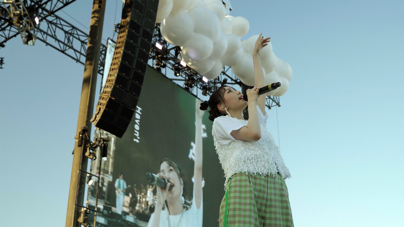 【ライブレポート】YOASOBI初のアメリカでのライブに現地ファン熱狂！フェスのフィナーレでは新しい学校のリーダーズとのコラボも - 画像一覧（9/13）