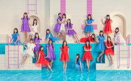 乃木坂46「おひとりさま天国」公認店が決定！ 梅澤美波と弓木奈於がステッカーを渡しに行くショート動画公開