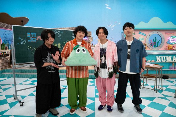 マカロニえんぴつ『沼にハマってきいてみた』で楽曲制作の裏側を解説！ 230人の10代ハマったさんの前でスタジオライブも