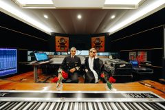 YOSHIKI、米国公衆衛生局長官と対談！「Forever Love」のピアノ演奏も