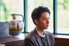 キスマイ藤ヶ谷太輔×奈緒W主演映画『傲慢と善良』より、失踪した婚約者の過去に絶句する新場面写真公開