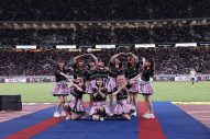 【レポート】＝LOVE、国立競技場でSPパフォーマンス！「FC東京 vs 名古屋グランパス」戦ハーフタイムに登場 - 画像一覧（2/3）