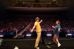 【SMA50th】矢野顕子、奥田民生約6年ぶりの共演。一夜限りの『ラーメン★ライダー』、仲の良さと気概が交差するステージをレポート