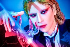 YOSHIKI、仏バカラ180周年記念のデザイナーに抜擢！ オリジナルアルクールグラス制作