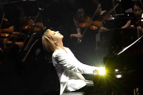 【ライブレポート】YOSHIKI、9年ぶりのクラシカルワールドツアーが日本よりスタート！ まさかのドラム演奏も