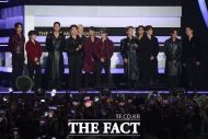 SEVENTEENが『2023 THE FACT MUSIC AWARDS (TMA)』で「大賞」を受賞 - 画像一覧（2/4）